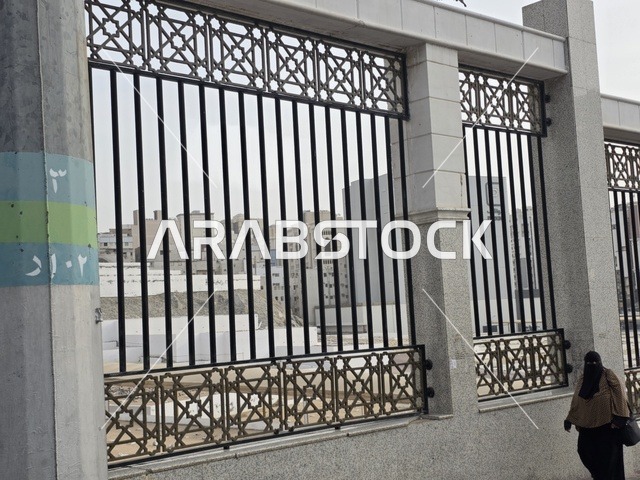 مقبرة مقدسة في العالم الاسلامي، مقبرة جنة المعلاة (مقبرة الحجون) على سفح جبل الحجون، المقبرة الرئيسية لأهل مكة المكرمة منذ عصر ما قبل الإسلام ، قبر امنا خديجة بنت خويلد رضي الله عنها