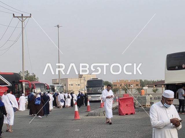 مسجد الحديبية (مسجد الشميسي) في منطقة الشميسي على طريق مكة المكرمة (جدة القديم)، ميقات للإحرام بالحج والعمرة لمن داخل حدود الحرم المكي، مسجد أثري قديم مبني من الحجر الأسود والجص