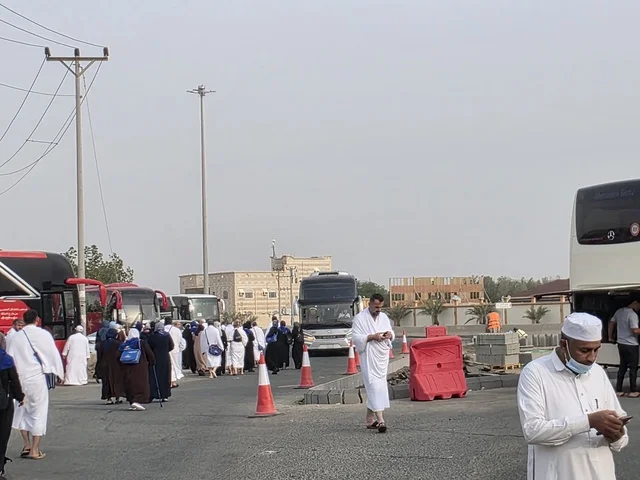 The Hudaybiyyah Mosque (Al-Shumaisi Mosque) is located in the Al-Shumaisi area on the road to Mecca (Old Jeddah), a designated place for entering into the state of Ihram for Hajj and Umrah for those within the boundaries of the Sacred Mosque. It is an ancient historical mosque built from black stone and plaster.