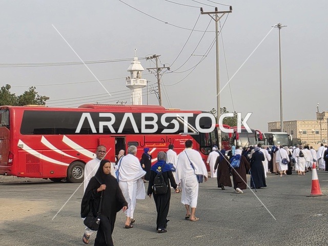 ميقات للإحرام بالحج والعمرة لمن داخل حدود الحرم المكي، مسجد الحديبية (مسجد الشميسي) في منطقة الشميسي على طريق مكة المكرمة (جدة القديم)، مسجد أثري قديم مبني من الحجر الأسود والجص