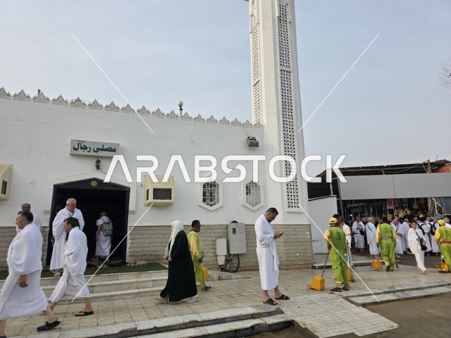 مسجد الحديبية (مسجد الشميسي) في منطقة الشميسي على طريق مكة المكرمة (جدة القديم)، ميقات للإحرام بالحج والعمرة لمن داخل حدود الحرم المكي، مسجد أثري قديم مبني من الحجر الأسود والجص
