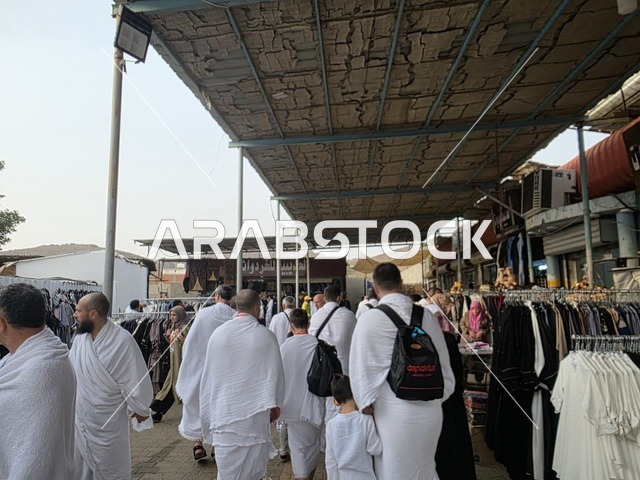 ميقات للإحرام بالحج والعمرة لمن داخل حدود الحرم المكي، مسجد الحديبية (مسجد الشميسي) في منطقة الشميسي على طريق مكة المكرمة (جدة القديم)، مسجد أثري قديم مبني من الحجر الأسود والجص