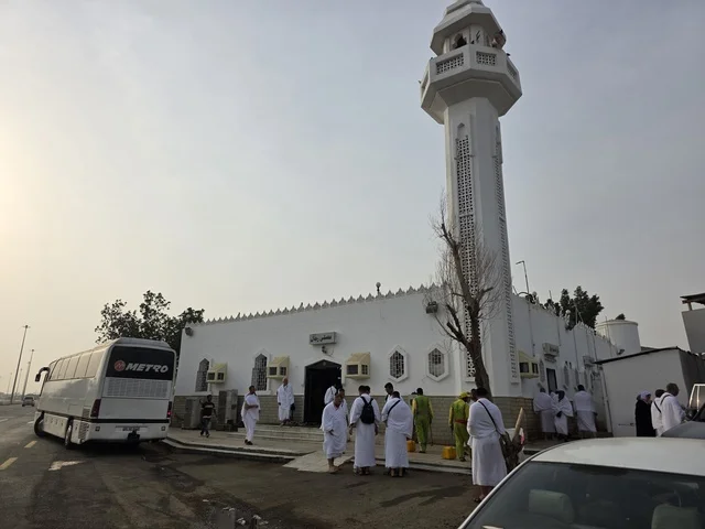 The designated place for entering into the state of Ihram for Hajj and Umrah for those within the boundaries of the Sacred Mosque in Mecca is the Mosque of Hudaybiyyah (Al-Shumaisi Mosque) located in the Al-Shumaisi area on the road to Mecca (Old Jeddah). It is an ancient historical mosque built from black stone and plaster. The designated place for entering into the state of Ihram for Hajj and Umrah for those within the boundaries of the Sacred Mosque in Mecca is the Mosque of Hudaybiyyah (Al-Shumaisi Mosque) located in the Al-Shumaisi area on the road to Mecca (Old Jeddah). It is an ancient historical mosque built from black stone and plaster.