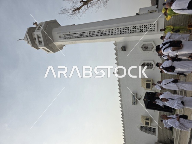 ميقات للإحرام بالحج والعمرة لمن داخل حدود الحرم المكي، مسجد الحديبية (مسجد الشميسي) في منطقة الشميسي على طريق مكة المكرمة (جدة القديم)، مسجد أثري قديم مبني من الحجر الأسود والجص