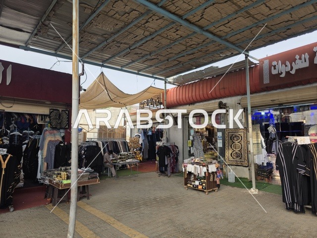 ميقات للإحرام بالحج والعمرة لمن داخل حدود الحرم المكي، مسجد الحديبية (مسجد الشميسي) في منطقة الشميسي على طريق مكة المكرمة (جدة القديم)، مسجد أثري قديم مبني من الحجر الأسود والجص