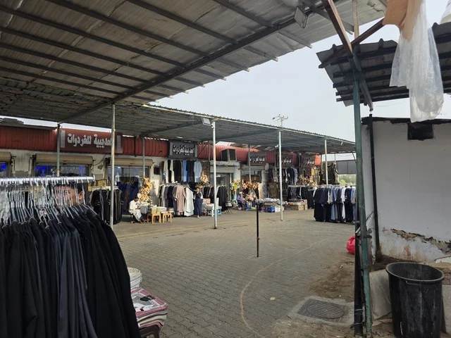 مسجد الحديبية (مسجد الشميسي) في منطقة الشميسي على طريق مكة المكرمة (جدة القديم)، ميقات للإحرام بالحج والعمرة لمن داخل حدود الحرم المكي، مسجد أثري قديم مبني من الحجر الأسود والجص