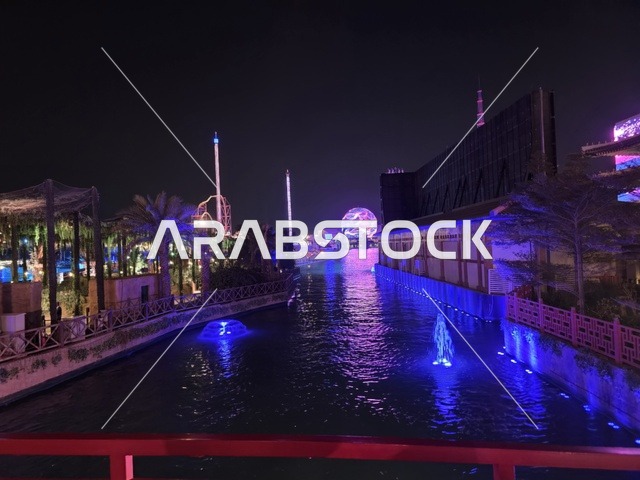 البحيرة المائية في البوليفارد ورلد في مدينة الرياض، الفن الهندسي المعماري على الطراز الحديث، الاستمتاع بالتجارب الممتعة في أبرز المناطق الترفيهية بالمملكة العربية السعودية، معالم جذب واستقطاب السائحين من أنحاء العالم