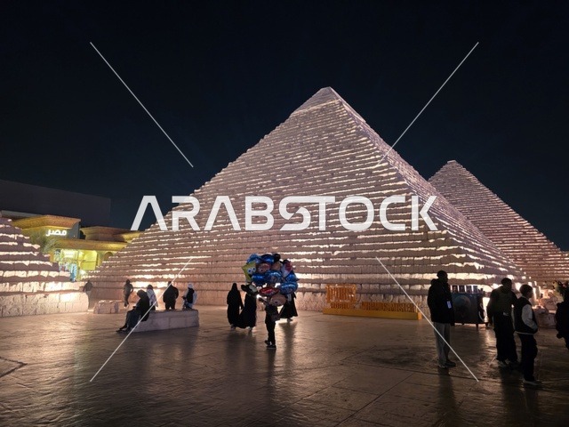 مجسم الاهرامات المصرية في البوليفارد ورلد في مدينة الرياض، الفن الهندسي المعماري على الطراز الحديث، الاستمتاع بالتجارب الممتعة في أبرز المناطق الترفيهية بالمملكة العربية السعودية، معالم جذب واستقطاب السائحين من أنحاء العالم