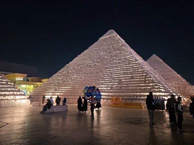 The replica of the Egyptian pyramids at Boulevard World in Riyadh, modern architectural engineering art, enjoying fun experiences in the most prominent entertainment areas in the Kingdom of Saudi Arabia, attractions that draw and attract tourists from around the world.