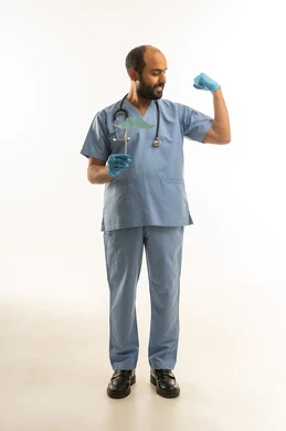 طبيب سعودي يحمل شارب للتوعية بصحة الرجل