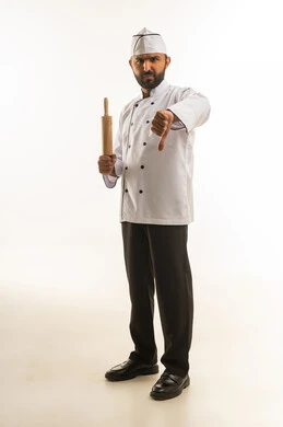 شيف آسيوي يعبر عن عدم الرضا