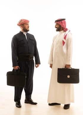 رجل أعمال سعودي وكوردستاني بالزي التقليدي