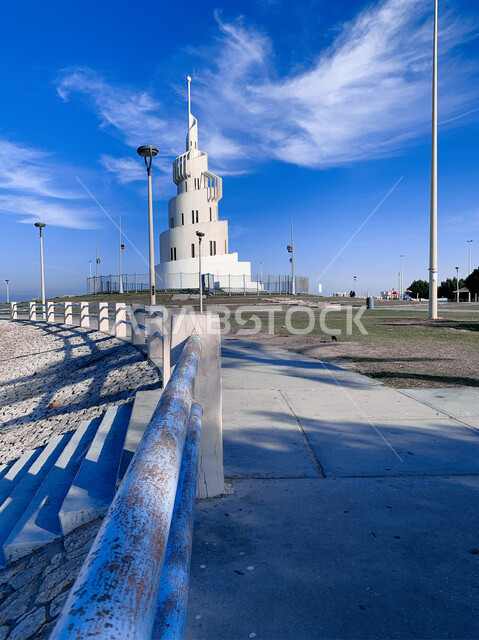 صورة إبداعية لجزيرة المرجان بكورنيش الدمام بالمملكة العربية السعودية ، البرج المالوي ، أماكن سياحية في السعودية ، كورنيش الدمام ، جزيرة مرجان الإصطناعية ، معالم سياحية مشهورة في الدمام بالسعودية