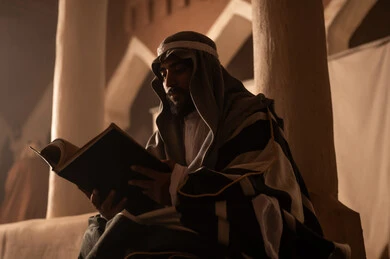 Wearing traditional attire reflects heritage, a Saudi Arabian Gulf man dressed in the founding attire reads the Holy Quran, commemorating the establishment of the first Saudi state by Imam Muhammad bin Saud, on the day we began, February 22, 1727 AD, the historical and cultural depth of the Kingdom.