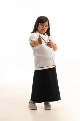 طفلة سعودية بمتلازمة داون في زي طبي طفلة سعودية بمتلازمة داون في زي طبي