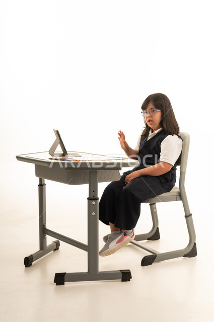 طالبة سعودية من ذوي متلازمة داون في المدرسة