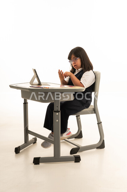 طالبة سعودية من ذوي متلازمة داون في المدرسة