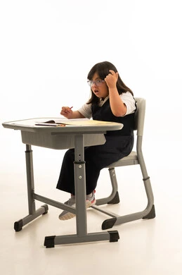 طالبة سعودية من ذوي متلازمة داون تدرس بتركيز