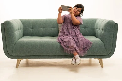 فتاة من ذوي متلازمة داون تلتقط سيلفي