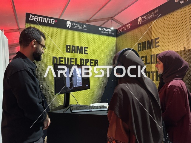 تجربة ترفيهية رقمية مخصصة لعشّاق الألعاب الإلكترونية،  فعالية جيمينق بلس (+) في جامعة الملك فهد للبترول والمعادن بالظهران، المنطقة الشرقية، المملكة العربية السعودية، يوم 28 من يناير 2026، مسابقات وتحديات ألعاب، أجهزة وتقنيات حديثة، مشاركة شبابية واسعة، أجواء حماسية تجمع بين الترفيه والتقنية.