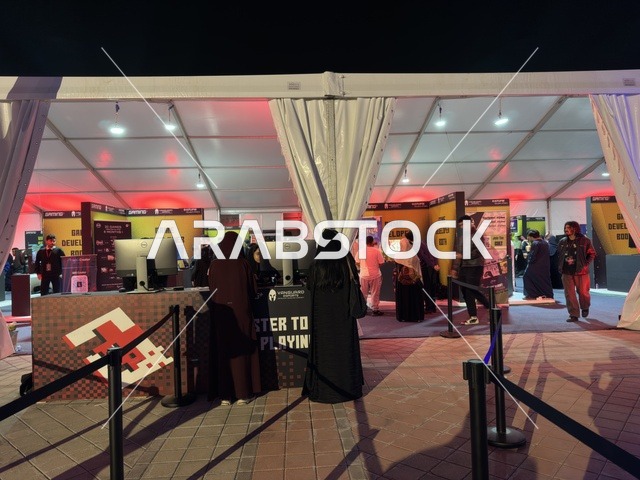 نشاط ترفيهي في فعالية جيمينق بلس (+) في جامعة الملك فهد للبترول والمعادن بالظهران، المنطقة الشرقية، المملكة العربية السعودية، يوم 28 من يناير 2026، مسابقات وتحديات ألعاب، تجربة ترفيهية رقمية مخصصة لعشّاق الألعاب الإلكترونية، مشاركة شبابية واسعة، أجهزة وتقنيات حديثة، أجواء حماسية تجمع بين الترفيه والتقنية.