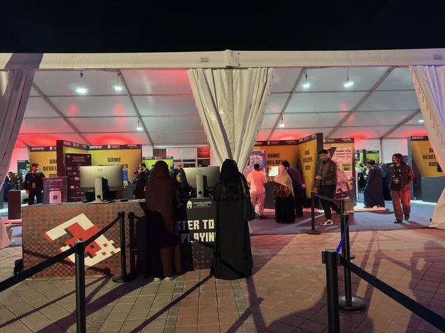 An entertainment activity at the Gaming Plus (+) event at King Fahd University of Petroleum and Minerals in Dhahran, Eastern Province, Saudi Arabia, on January 28, 2026, featuring game competitions and challenges, a digital entertainment experience tailored for video game enthusiasts, wide youth participation, modern devices and technologies, and an exciting atmosphere that combines entertainment and technology.