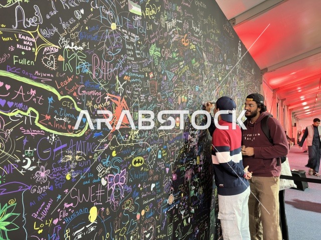 نشاط ترفيهي في فعالية جيمينق بلس (+) في جامعة الملك فهد للبترول والمعادن بالظهران، المنطقة الشرقية، المملكة العربية السعودية، يوم 28 من يناير 2026، مسابقات وتحديات ألعاب، تجربة ترفيهية رقمية مخصصة لعشّاق الألعاب الإلكترونية، مشاركة شبابية واسعة، أجهزة وتقنيات حديثة، أجواء حماسية تجمع بين الترفيه والتقنية.