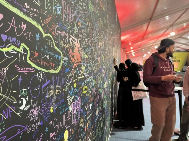 نشاط ترفيهي في فعالية جيمينق بلس (+) في جامعة الملك فهد للبترول والمعادن بالظهران، المنطقة الشرقية، المملكة العربية السعودية، يوم 28 من يناير 2026، مسابقات وتحديات ألعاب، تجربة ترفيهية رقمية مخصصة لعشّاق الألعاب الإلكترونية، مشاركة شبابية واسعة، أجهزة وتقنيات حديثة، أجواء حماسية تجمع بين الترفيه والتقنية.