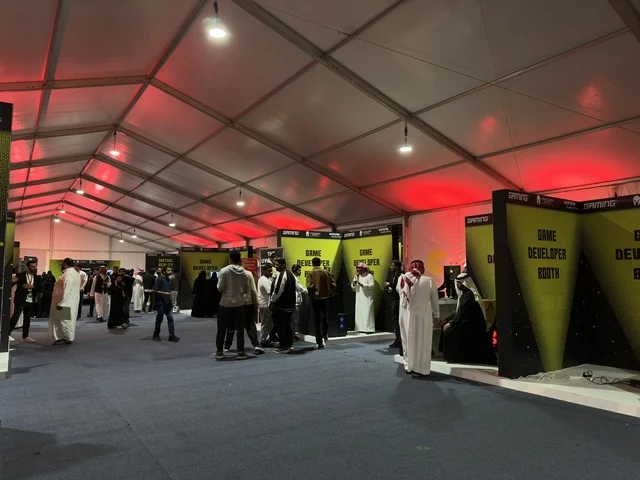 مشاركة شبابية واسعة،  فعالية جيمينق بلس (+) في جامعة الملك فهد للبترول والمعادن بالظهران، المنطقة الشرقية، المملكة العربية السعودية، يوم 28 من يناير 2026، مسابقات وتحديات ألعاب، تجربة ترفيهية رقمية مخصصة لعشّاق الألعاب الإلكترونية، أجهزة وتقنيات حديثة، أجواء حماسية تجمع بين الترفيه والتقنية.