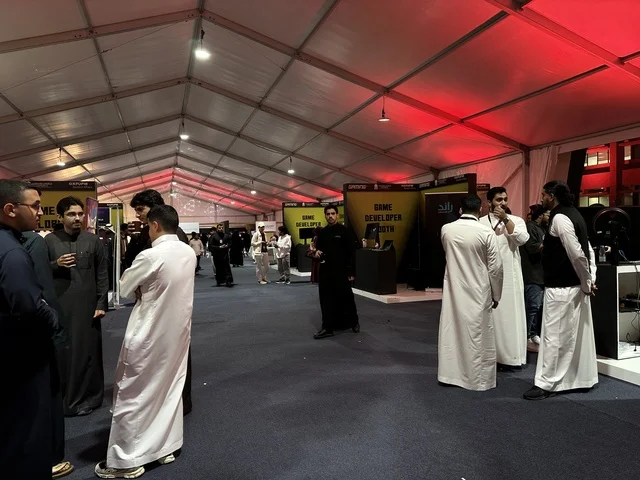 مشاركة شبابية واسعة،  فعالية جيمينق بلس (+) في جامعة الملك فهد للبترول والمعادن بالظهران، المنطقة الشرقية، المملكة العربية السعودية، يوم 28 من يناير 2026، مسابقات وتحديات ألعاب، تجربة ترفيهية رقمية مخصصة لعشّاق الألعاب الإلكترونية، أجهزة وتقنيات حديثة، أجواء حماسية تجمع بين الترفيه والتقنية.