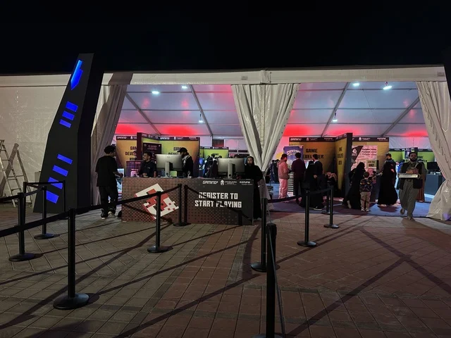 مشاركة شبابية واسعة،  فعالية جيمينق بلس (+) في جامعة الملك فهد للبترول والمعادن بالظهران، المنطقة الشرقية، المملكة العربية السعودية، يوم 28 من يناير 2026، مسابقات وتحديات ألعاب، تجربة ترفيهية رقمية مخصصة لعشّاق الألعاب الإلكترونية، أجهزة وتقنيات حديثة، أجواء حماسية تجمع بين الترفيه والتقنية.