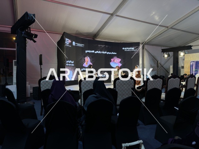 جلسة نقاش تفاعلية  في  فعالية جيمينق بلس (+) في جامعة الملك فهد للبترول والمعادن بالظهران، المنطقة الشرقية، المملكة العربية السعودية، يوم 28 من يناير 2026، مسابقات وتحديات ألعاب، تجربة ترفيهية رقمية مخصصة لعشّاق الألعاب الإلكترونية، أجهزة وتقنيات حديثة،  مشاركة شبابية واسعة، أجواء حماسية تجمع بين الترفيه والتقنية.