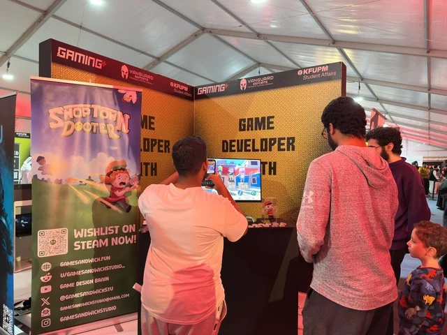 استخدام  أجهزة وتقنيات حديثة، فعالية جيمينق بلس (+) في جامعة الملك فهد للبترول والمعادن بالظهران، المنطقة الشرقية، المملكة العربية السعودية، يوم 28 من يناير 2026، مسابقات وتحديات ألعاب، تجربة ترفيهية رقمية مخصصة لعشّاق الألعاب الإلكترونية،  مشاركة شبابية واسعة، أجواء حماسية تجمع بين الترفيه والتقنية.