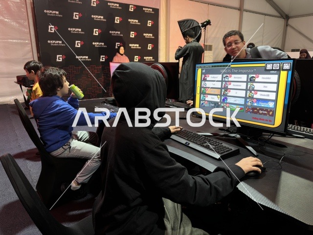 استخدام  أجهزة وتقنيات حديثة، فعالية جيمينق بلس (+) في جامعة الملك فهد للبترول والمعادن بالظهران، المنطقة الشرقية، المملكة العربية السعودية، يوم 28 من يناير 2026، مسابقات وتحديات ألعاب، تجربة ترفيهية رقمية مخصصة لعشّاق الألعاب الإلكترونية،  مشاركة شبابية واسعة، أجواء حماسية تجمع بين الترفيه والتقنية.