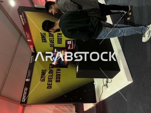 استخدام  أجهزة وتقنيات حديثة، فعالية جيمينق بلس (+) في جامعة الملك فهد للبترول والمعادن بالظهران، المنطقة الشرقية، المملكة العربية السعودية، يوم 28 من يناير 2026، مسابقات وتحديات ألعاب، تجربة ترفيهية رقمية مخصصة لعشّاق الألعاب الإلكترونية،  مشاركة شبابية واسعة، أجواء حماسية تجمع بين الترفيه والتقنية.