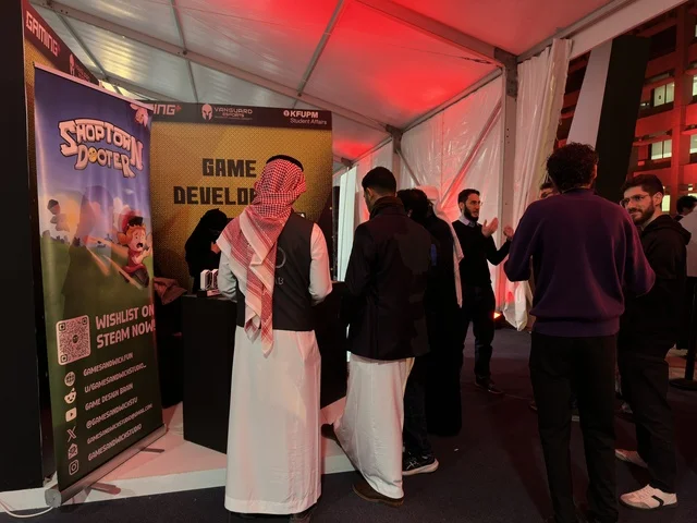 تجربة ترفيهية رقمية مخصصة لعشاق الألعاب الإلكترونية، فعالية جيمينق بلس (+) في جامعة الملك فهد للبترول والمعادن بالظهران، المنطقة الشرقية، المملكة العربية السعودية، يوم 28 من يناير 2026، مسابقات وتحديات ألعاب، أجهزة وتقنيات حديثة،  مشاركة شبابية واسعة، أجواء حماسية تجمع بين الترفيه والتقنية.