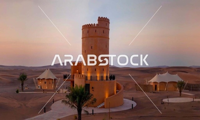برج منتجع واحة البداير في إمارة الشارقة، دولة الإمارات العربية المتحدة، معلم سياحي صحراوي  ، تصميم معماري مستوحى من البيئة الصحراوية، مرافق ضيافة  ، وجهة استجمام تجمع الأصالة والراحة وسط الكثبان الرملية.