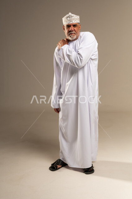 Omani Man in Traditional Dress with Shoulder Pain