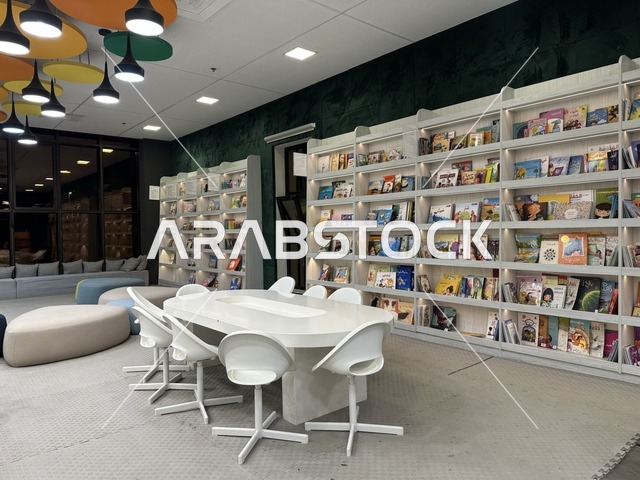 أنشطة تعليمية وتفاعلية لجميع الفئات، بيت الثقافة فى الدمام بالمنطقة الشرقية، المملكة العربية السعودية،  مكتبة الدمام العامة ،معلم ثقافي ومعرفي يعزز الإبداع والفنون، فعاليات ثقافية ومجتمعية متنوعة،  مساحات للمعارض وورش العمل ،  بيئة ملهمة تجمع الثقافة والمعرفة والفن.