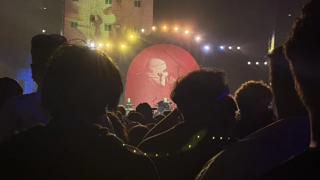 مهرجان موسيقي وفني من تنظيم مدل بيست يوم 30 من يناير 2026،  فعالية بلد بيست في مدينة جدة التاريخية، المملكة العربية السعودية، عرض موسيقي غنائي وتجربة فنية معاصرة، أجواء احتفالية نابضة بالطاقة، تفاعل جماهيري واسع، الموسيقى والفن في قلب جدة وعلى مقربة من ساحل البحر الأحمر.