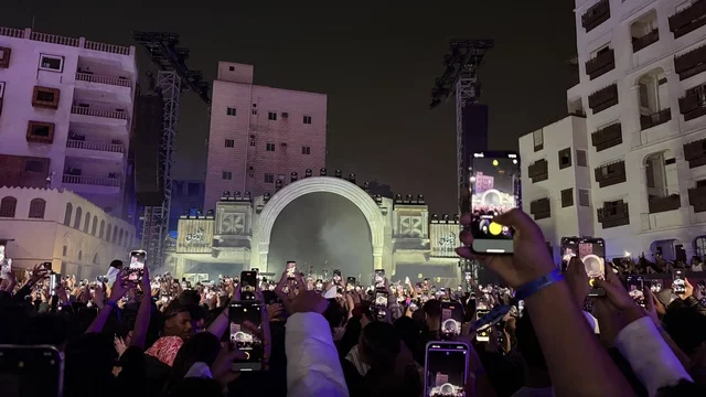 مهرجان موسيقي وفني من تنظيم مدل بيست يوم 30 من يناير 2026،  فعالية بلد بيست في مدينة جدة التاريخية، المملكة العربية السعودية، عرض موسيقي غنائي وتجربة فنية معاصرة، أجواء احتفالية نابضة بالطاقة، تفاعل جماهيري واسع، الموسيقى والفن في قلب جدة وعلى مقربة من ساحل البحر الأحمر.