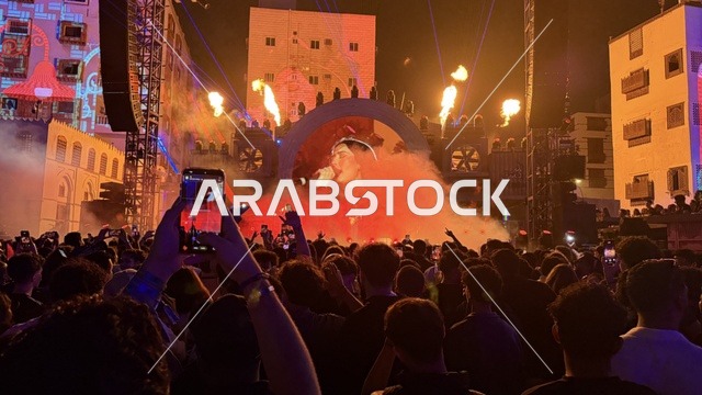 الاجواء الصاخبة والالعاب النارية في فعالية بلد بيست في مدينة جدة التاريخية، المملكة العربية السعودية، مهرجان موسيقي وفني من تنظيم مدل بيست يوم 30 من يناير 2026،  عرض موسيقي غنائي وتجربة فنية معاصرة، أجواء احتفالية نابضة بالطاقة، تفاعل جماهيري واسع، الموسيقى والفن في قلب جدة وعلى مقربة من ساحل البحر الأحمر.