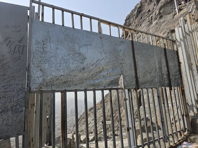 A cultural, historical, and Islamic landmark, the Museum of the Holy Quran and the Revelation Exhibition are located within the cultural district of Hira near the Mountain of Light in Mecca, enriching the visitors' experience.