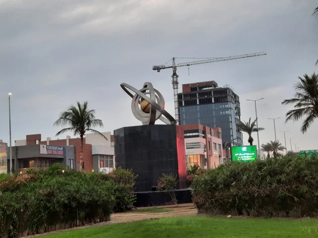 ميدان في شارع التحلية في جدة، شارع الأمير محمد بن عبد العزيز، موقع استراتيجي مميز، المؤسسة العامة لتحلية المياه المالحة في المملكة العربية السعودية