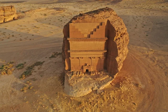 أماكن سياحية بالسعودية ، معالم تاريخية وأثرية قديمة في بلدة العلا القديمة ،الجمال التاريخي لقرية العلا التراثية بمدينة العلا غرب المملكة العربية السعودية ، مباني طينية قديمة ، حضارة العلا العربية الإسلامية القديمة ، محافظة العلا بالسعودية