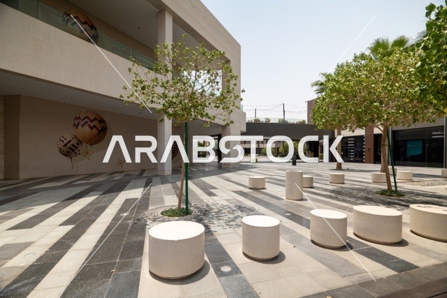 مشروع واجهة الرياض، اماكن الجلوس الخارجية في واجهه روشن في النهار، مكان ومنطقة ترفيهيه سياحية في المملكة العربية السعودية، أنشطة وفعاليات عائلية مسلية، مراكز التسلية والترفيه والتسوق التجاري في مدينة الرياض