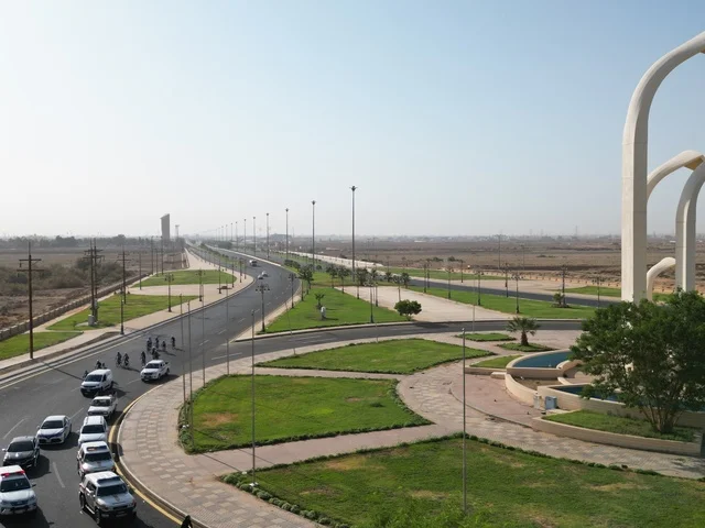 فعاليات وسباقات الدراجات، أنشطة بدنية متنوعة، حركة السيارات في الشوارع والطرق الاسفلتية المعبدة، المعالم الطبيعية في مدينة تبوك، الأماكن السياحية المشهورة في المملكة العربية السعودية ، المحافظة على الصحة واللياقة الجسدية