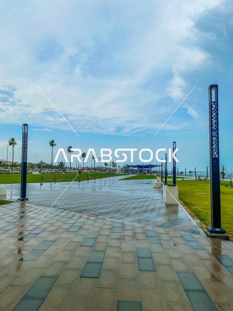 استقطاب وجذب السائحين من جميع أنحاء العالم، اطلالة على كورنيش الخبر في مدينة الدمام، الأماكن السياحية الساحلية المشهورة في المملكة العربية السعودية, مناطق الرحلات والجولات البحرية الترفيهية