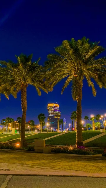 استقطاب وجذب السائحين من جميع أنحاء العالم، اطلالة على كورنيش الخبر في مدينة الدمام، الأماكن السياحية الساحلية المشهورة في المملكة العربية السعودية, مناطق الرحلات والجولات البحرية الترفيهية