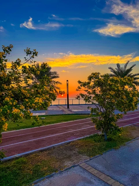 الأماكن السياحية الساحلية المشهورة في المملكة العربية السعودية, اطلالة على كورنيش الخبر في مدينة الدمام،مناطق الرحلات والجولات البحرية الترفيهية, استقطاب وجذب السائحين من جميع أنحاء العالم